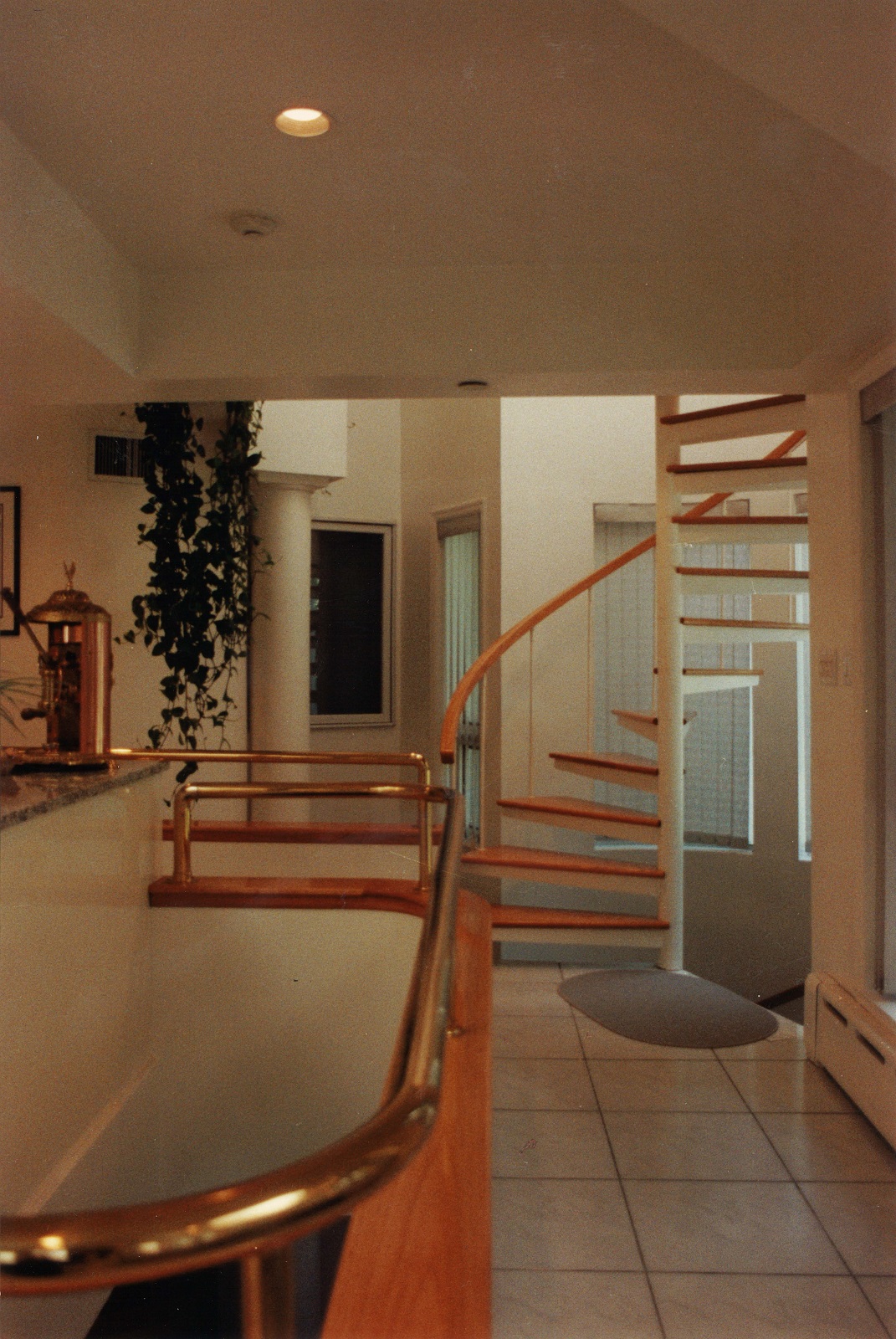 Second floor walkway to bedrooms.